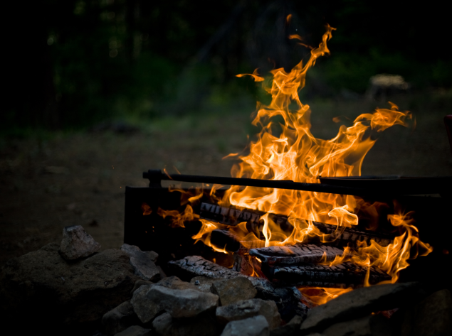 „Poilsiauk atsakingai“: kaip saugiai kūrenti laužus gamtoje nesukeliant gaisrų
