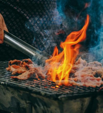 Ką svarbu nepamiršti naudojant degųjį kepsninių skystį