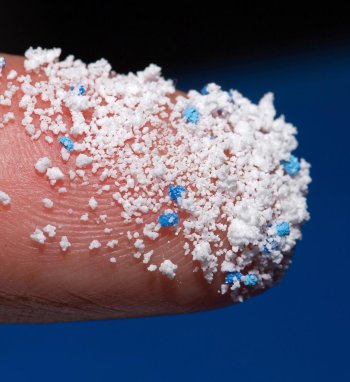 Įsigalios nauji reikalavimai mikroplastikų gamintojams, naudotojams ir tiekėjams: kokie pokyčiai...